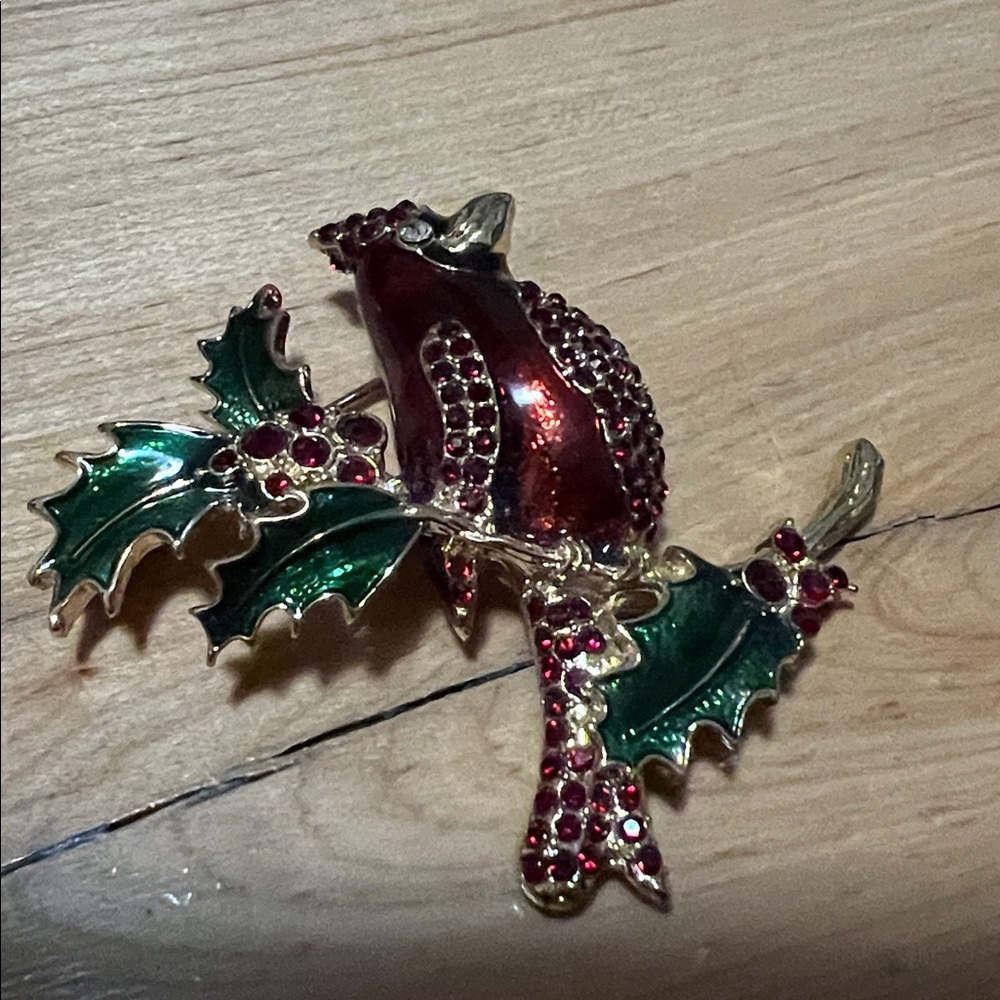 Elegant Vintage Red and Green Bird Brooch - Picture 5 of 11